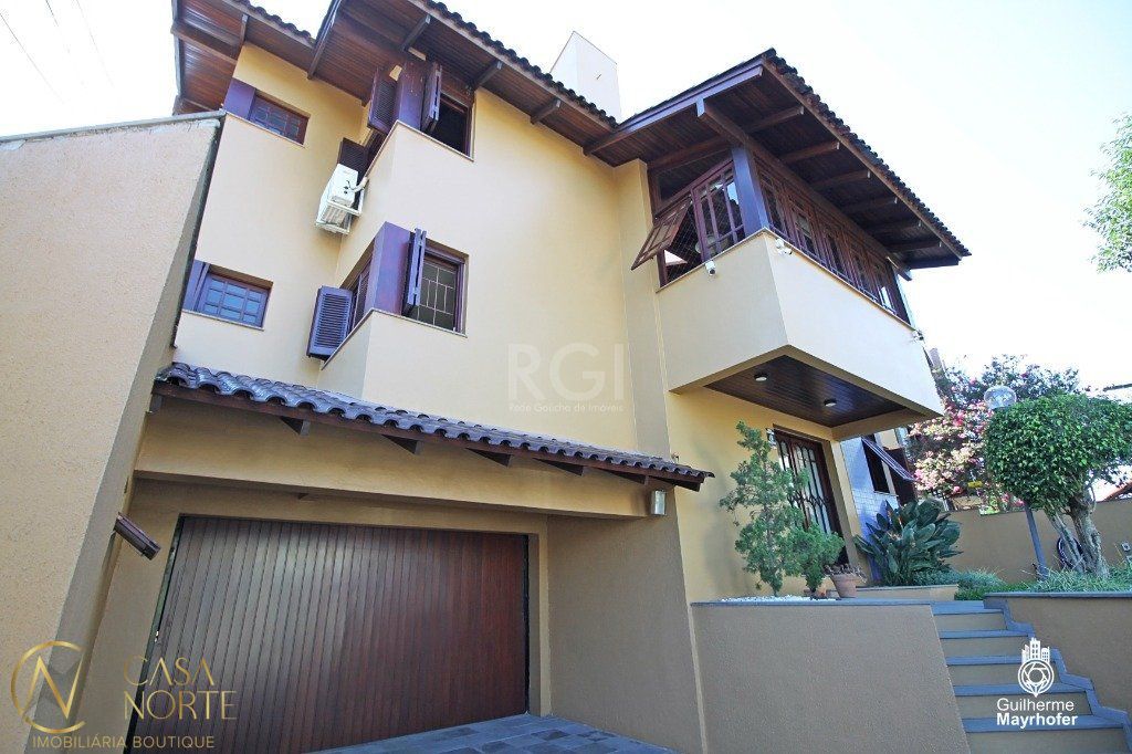 Casa à venda com 4 quartos, 275m², 3 suítes, 4 vagas, Rua São Joaquim no bairro Glória em Porto Alegre