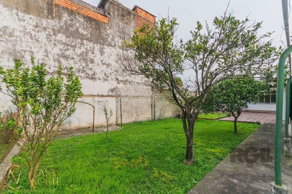 Casa à venda com 2 quartos, 102m², 1 suíte, 3 vagas, Avenida Valado no bairro Vila João Pessoa em Porto Alegre