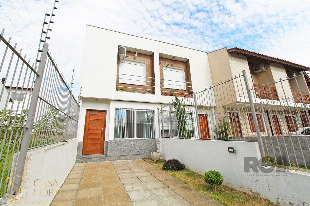 Casa à venda com 2 quartos, 95m², 2 suítes, 2 vagas, Rua Ilari Arlindo Basei no bairro Guarujá em Porto Alegre