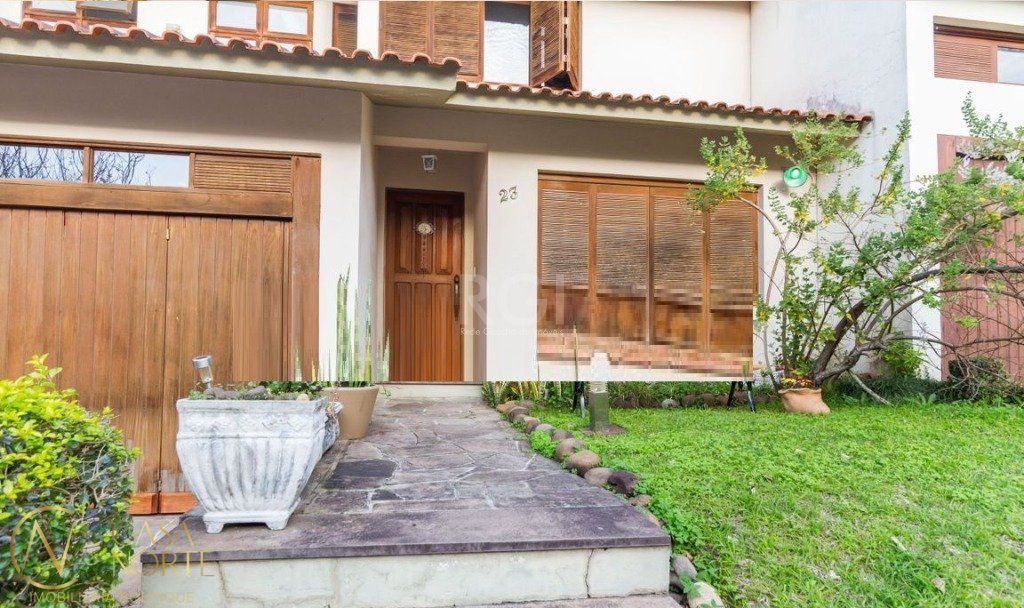 Casa de Condomínio à venda com 4 quartos, 195m², 1 suíte, 2 vagas, Praça São Caetano no bairro Teresópolis em Porto Alegre