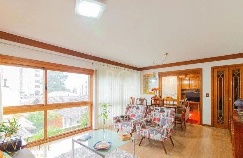 Apartamento à venda com 3 quartos, 120m², 1 vaga, Avenida Getúlio Vargas no bairro Menino Deus em Porto Alegre