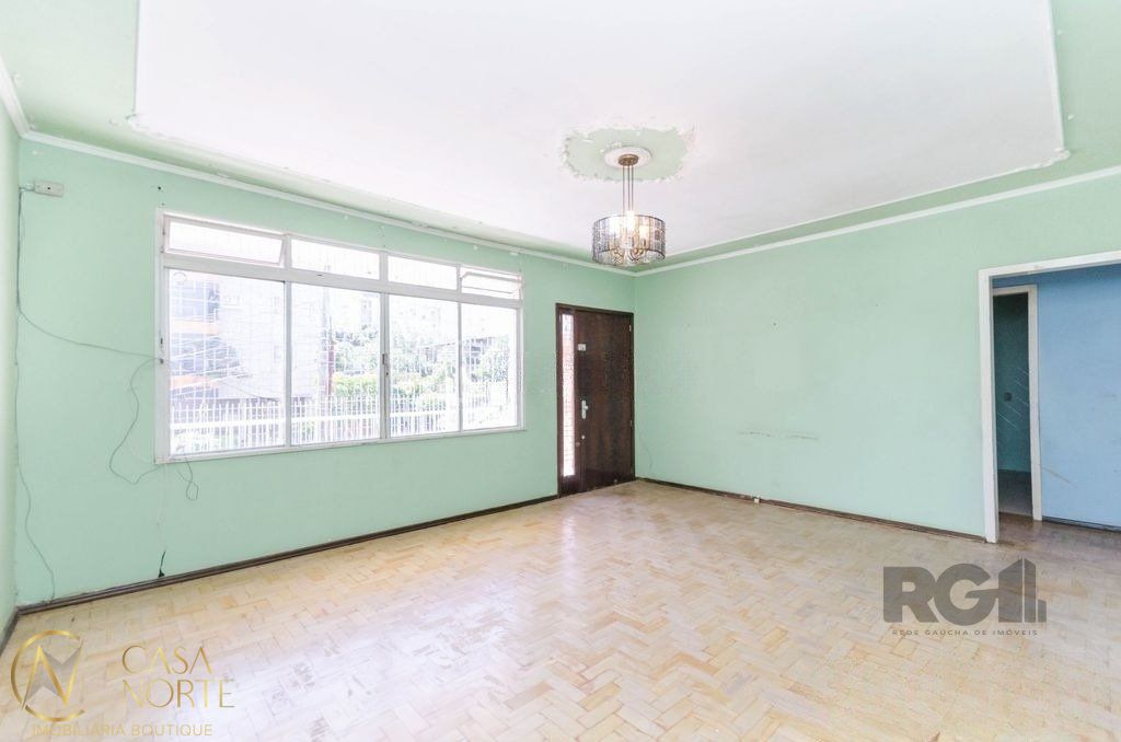 Casa à venda com 3 quartos, 318m², 3 vagas, Rua Santa Cruz no bairro Santa Tereza em Porto Alegre
