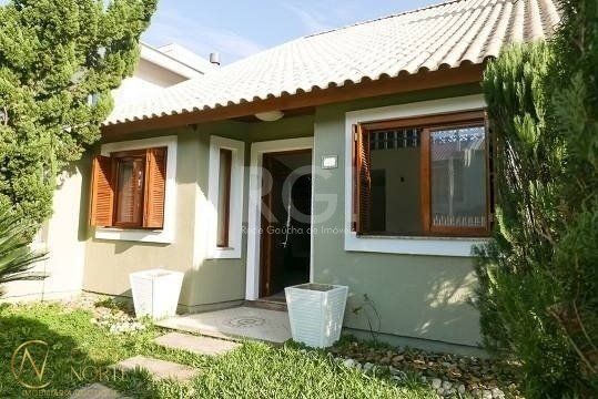 Casa à venda com 3 quartos, 154m², 4 vagas, Rua Pau-Brasil no bairro Hípica em Porto Alegre