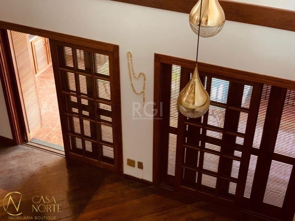 Casa à venda com 3 quartos, 333m², 1 suíte, 2 vagas, Rua Otavio Faria no bairro Teresópolis em Porto Alegre