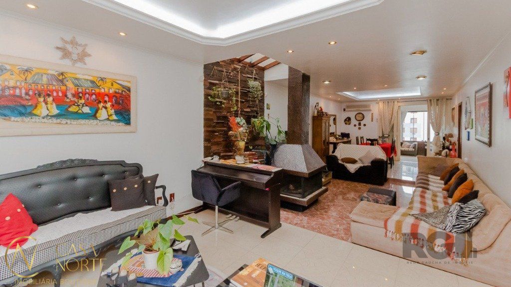 Casa à venda com 4 quartos, 394m², 2 suítes, 4 vagas, Rua Edmundo Bastian no bairro Cristo Redentor em Porto Alegre
