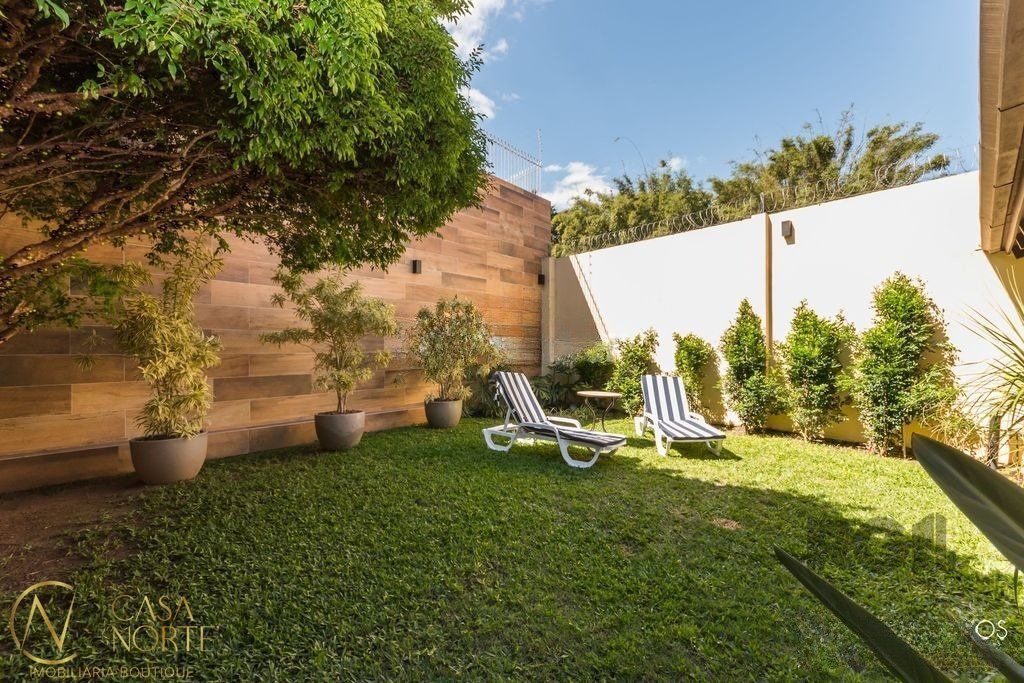 Casa à venda com 3 quartos, 195m², 1 suíte, 4 vagas, Avenida General Barreto Viana no bairro Chácara das Pedras em Porto Alegre