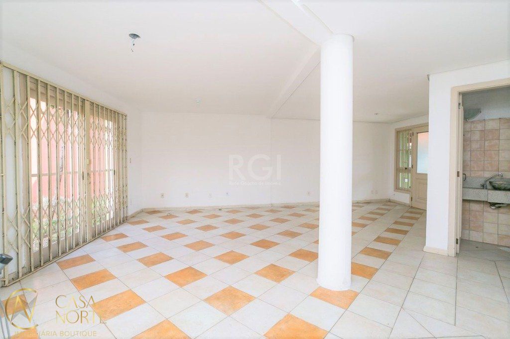Casa de Condomínio à venda com 3 quartos, 160m², 1 suíte, 2 vagas, Avenida Juca Batista no bairro Cavalhada em Porto Alegre