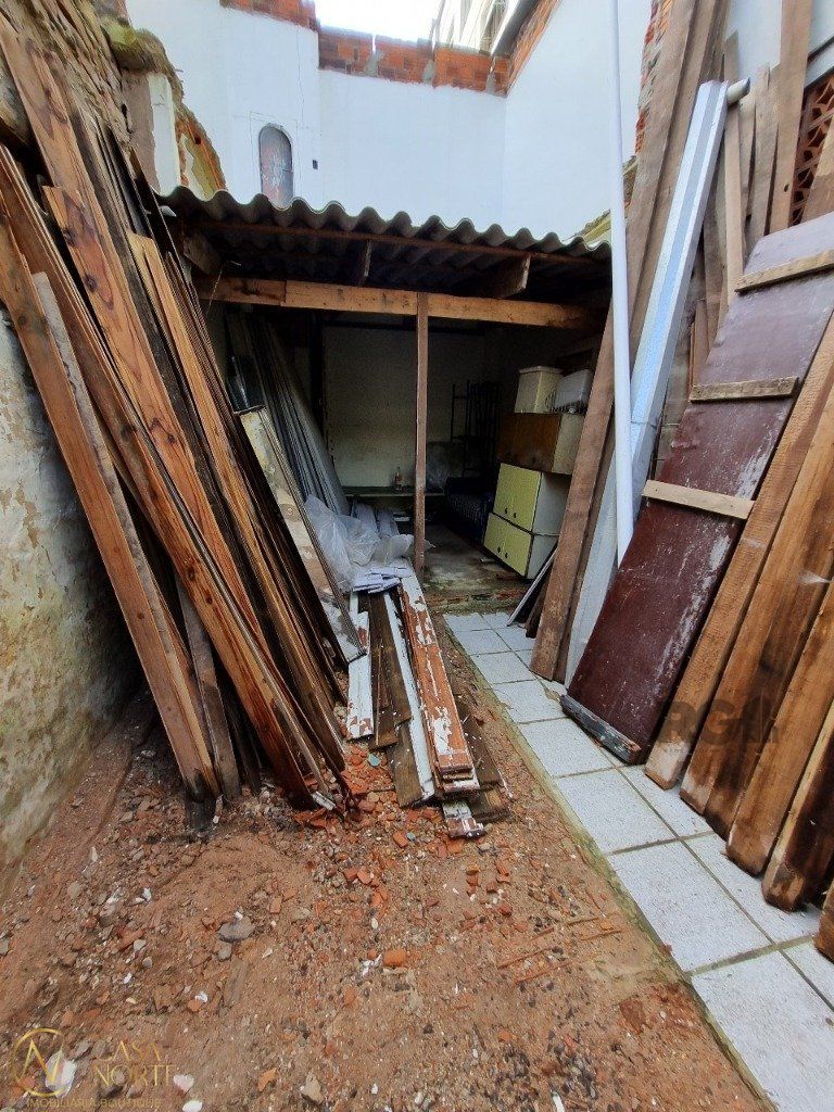 Casa à venda com 2 quartos, 90m², Rua Dezessete de Junho no bairro Menino Deus em Porto Alegre