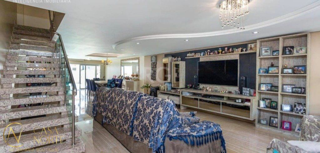 Casa à venda com 3 quartos, 332m², 3 suítes, 2 vagas, Rua Pasteur no bairro Ipanema em Porto Alegre