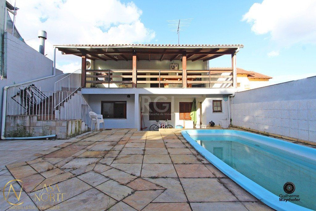 Casa à venda com 3 quartos, 180m², 1 suíte, 3 vagas, Rua Ovidio Moraes Leal no bairro Rubem Berta em Porto Alegre