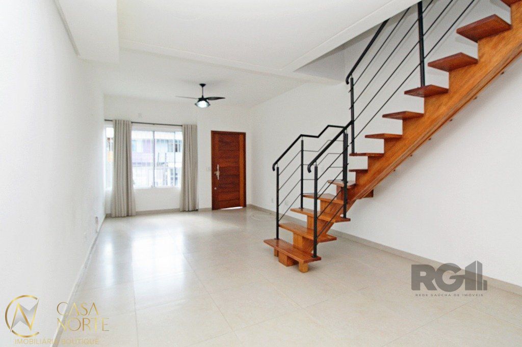 Casa à venda com 2 quartos, 95m², 2 suítes, 2 vagas, Rua Ilari Arlindo Basei no bairro Guarujá em Porto Alegre