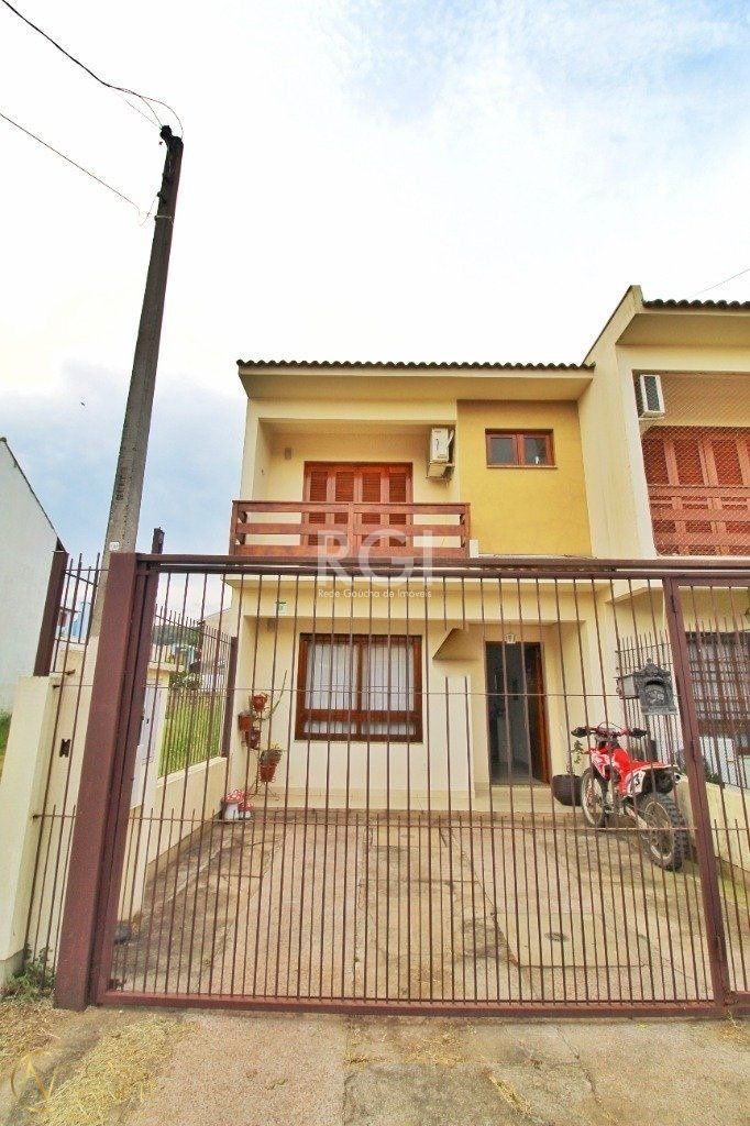 Casa à venda com 3 quartos, 105m², 1 suíte, 2 vagas, Rua Doutor Hermes Pacheco no bairro Aberta dos Morros em Porto Alegre