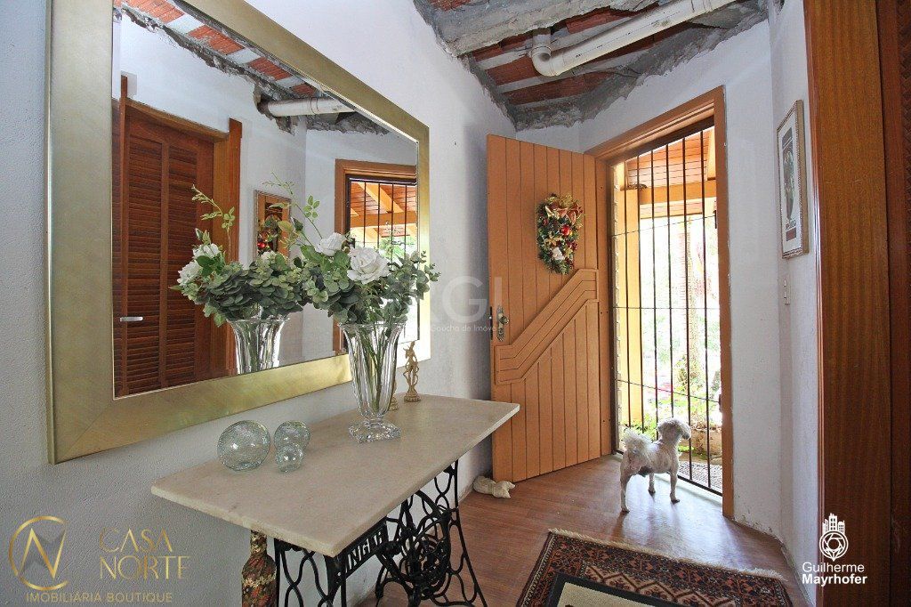 Casa à venda com 3 quartos, 354m², 1 suíte, 3 vagas, Rua São Benedito no bairro Bom Jesus em Porto Alegre