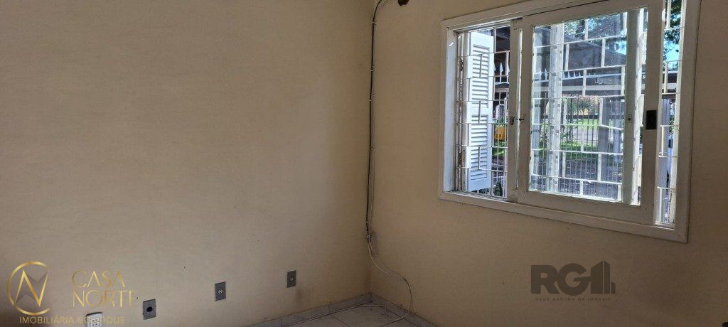 Casa à venda com 4 quartos, 117m², 2 vagas, Rua José Viero no bairro Rubem Berta em Porto Alegre