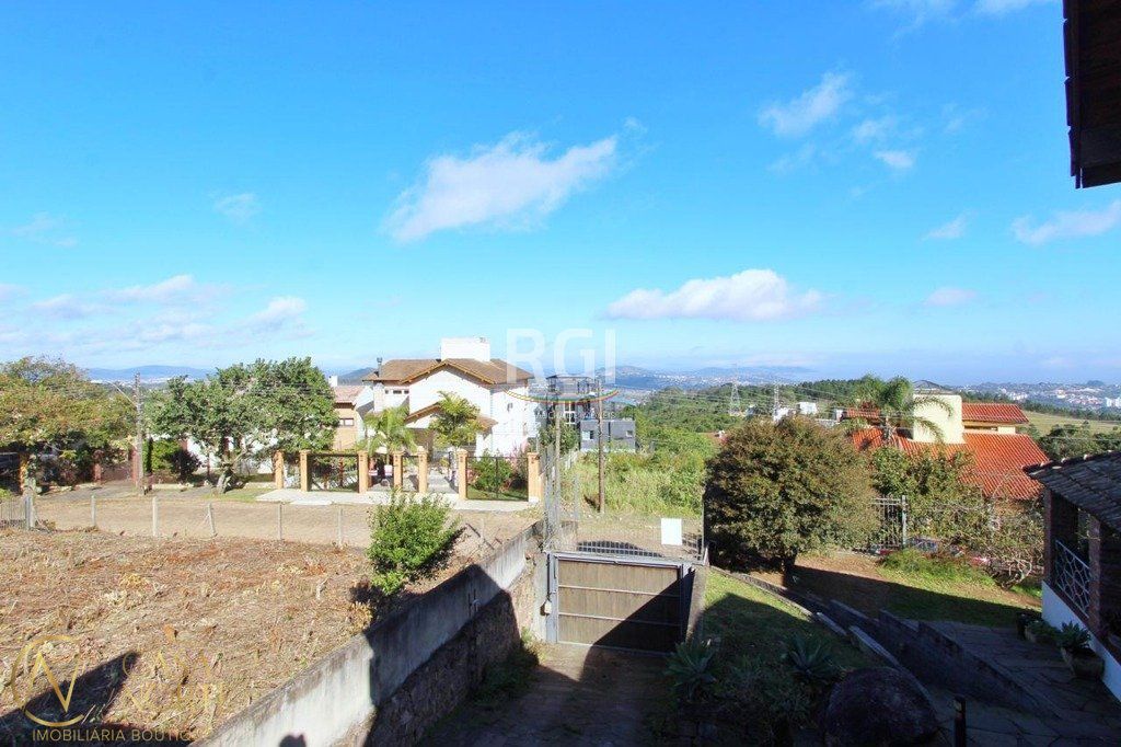 Casa à venda com 4 quartos, 269m², 2 suítes, 5 vagas, Rua Dona Lida Monteiro no bairro Teresópolis em Porto Alegre