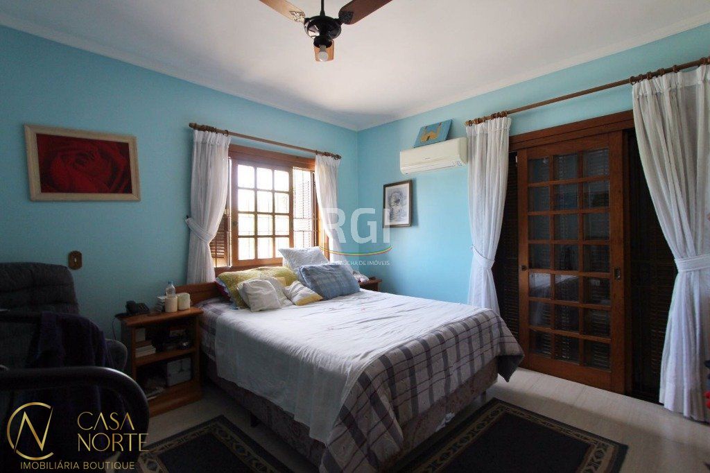 Casa à venda com 4 quartos, 259m², 1 suíte, 3 vagas, Avenida Teresópolis no bairro Teresópolis em Porto Alegre