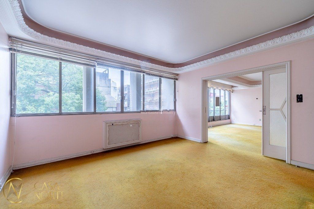 Apartamento à venda com 3 quartos, 171m², 1 suíte, 2 vagas, Rua Duque de Caxias no bairro Centro Histórico em Porto Alegre