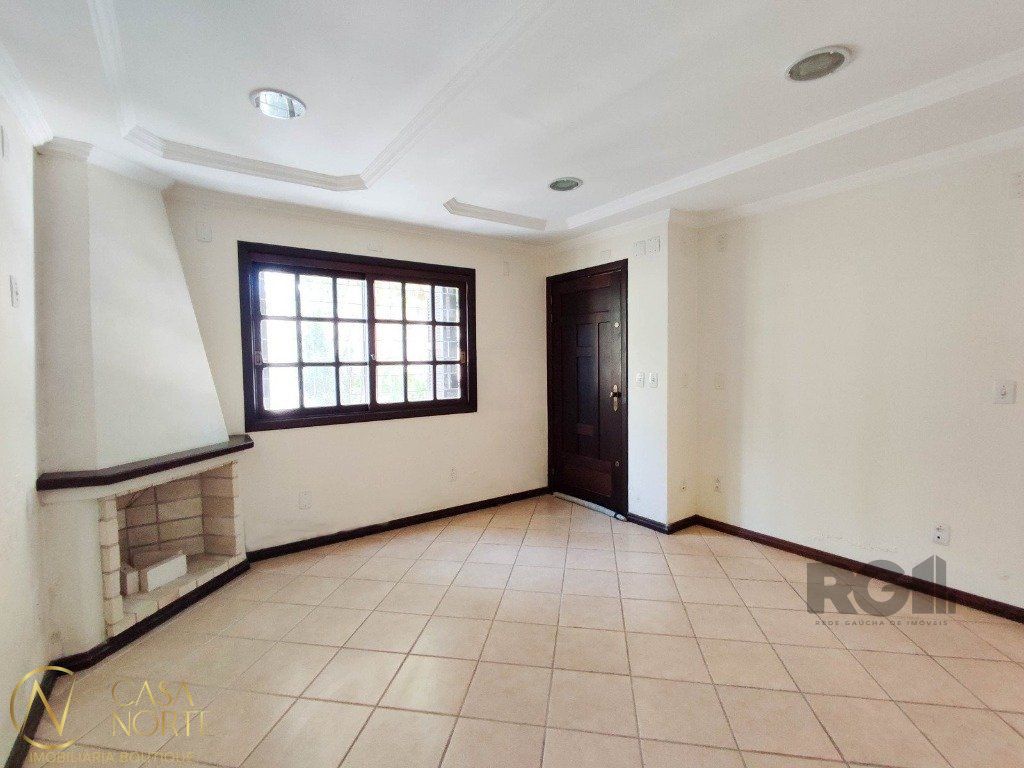 Casa à venda com 4 quartos, 230m², 2 suítes, 3 vagas, Rua Amaragi no bairro Cristo Redentor em Porto Alegre