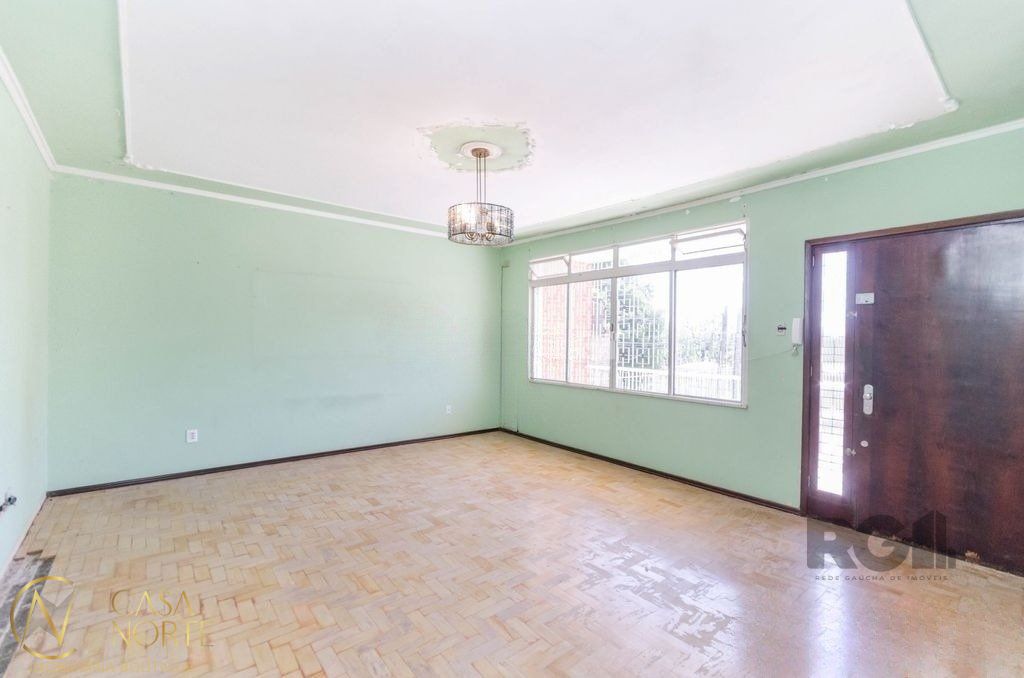 Casa à venda com 3 quartos, 318m², 3 vagas, Rua Santa Cruz no bairro Santa Tereza em Porto Alegre