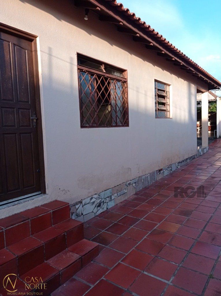 Casa à venda com 3 quartos, 120m², 2 vagas, Rua Carlos Barone no bairro Passo das Pedras em Porto Alegre