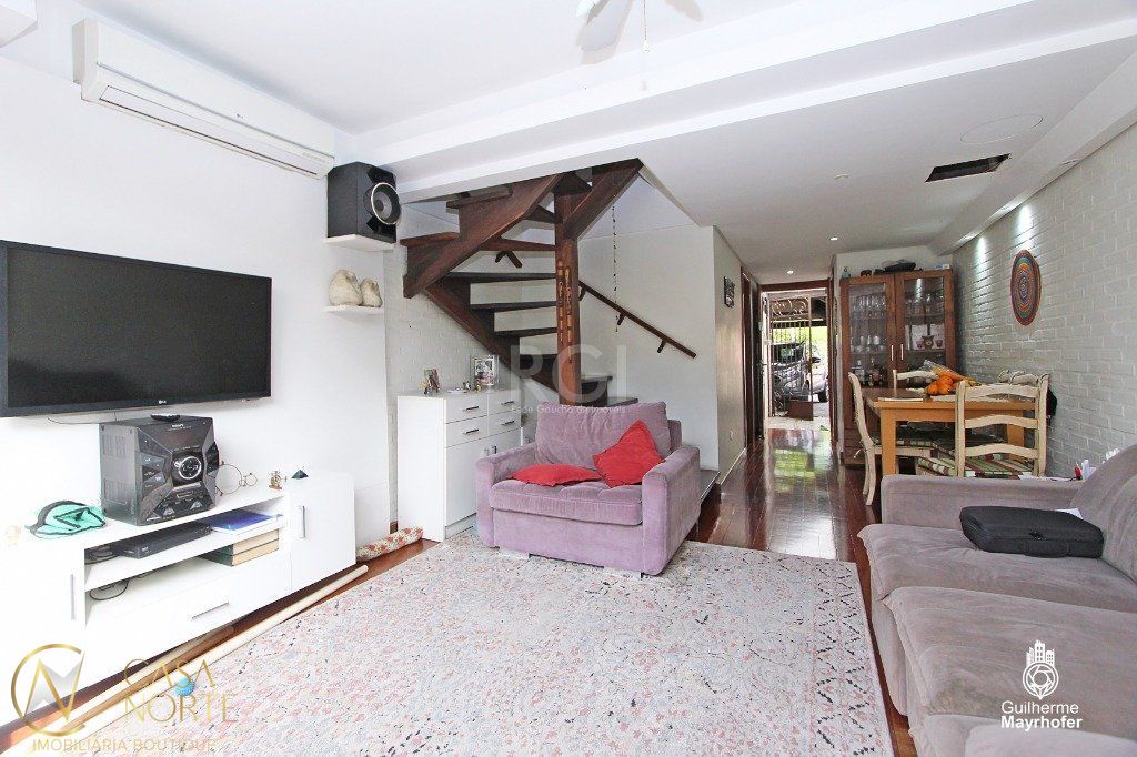 Casa à venda com 3 quartos, 115m², 1 suíte, 2 vagas, Rua Claudio Manoel da Costa no bairro Jardim Sabará em Porto Alegre