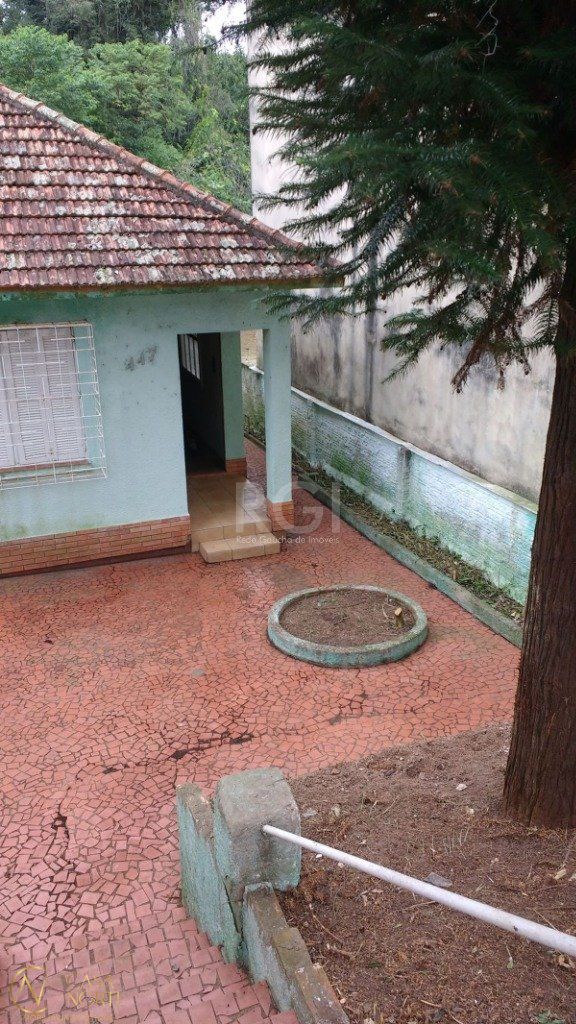 Terreno à venda  com 320m², Rua Silverio Souto no bairro Teresópolis em Porto Alegre