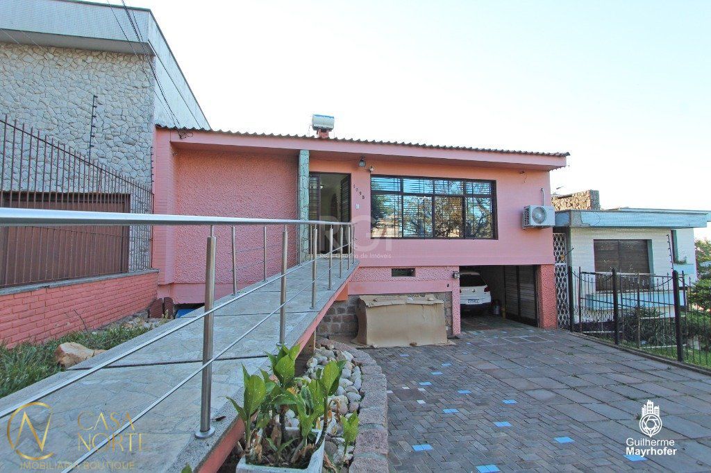 Casa à venda com 5 quartos, 500m², 2 suítes, 5 vagas, Rua Silveiro no bairro Menino Deus em Porto Alegre