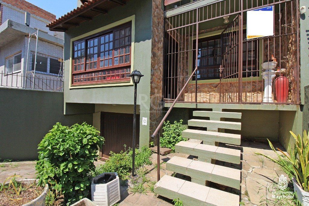 Casa à venda com 4 quartos, 202m², 1 suíte, 3 vagas, Rua São Marcos no bairro Bom Jesus em Porto Alegre