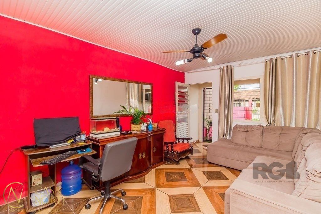 Casa à venda com 2 quartos, 91m², 4 vagas, Rua Edmundo Arthur Lamb no bairro Rubem Berta em Porto Alegre