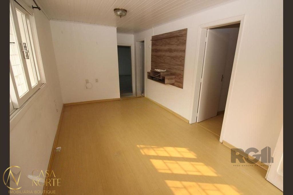 Casa à venda com 2 quartos, 110m², 2 vagas, Avenida Professor Paula Soares no bairro Jardim Itu em Porto Alegre