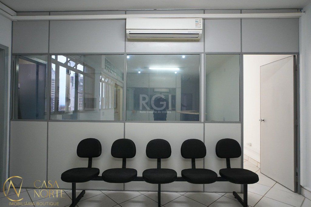 Sala Comercial à venda , 157m², Avenida Otavio Rocha no bairro Centro Histórico em Porto Alegre