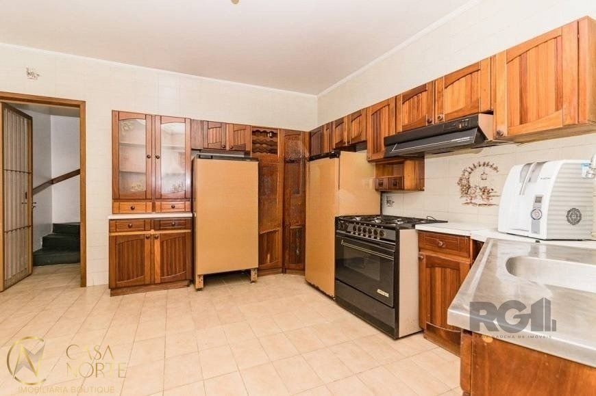 Casa à venda com 4 quartos, 250m², 1 suíte, 3 vagas, Rua Joséfa Barreto no bairro Passo das Pedras em Porto Alegre