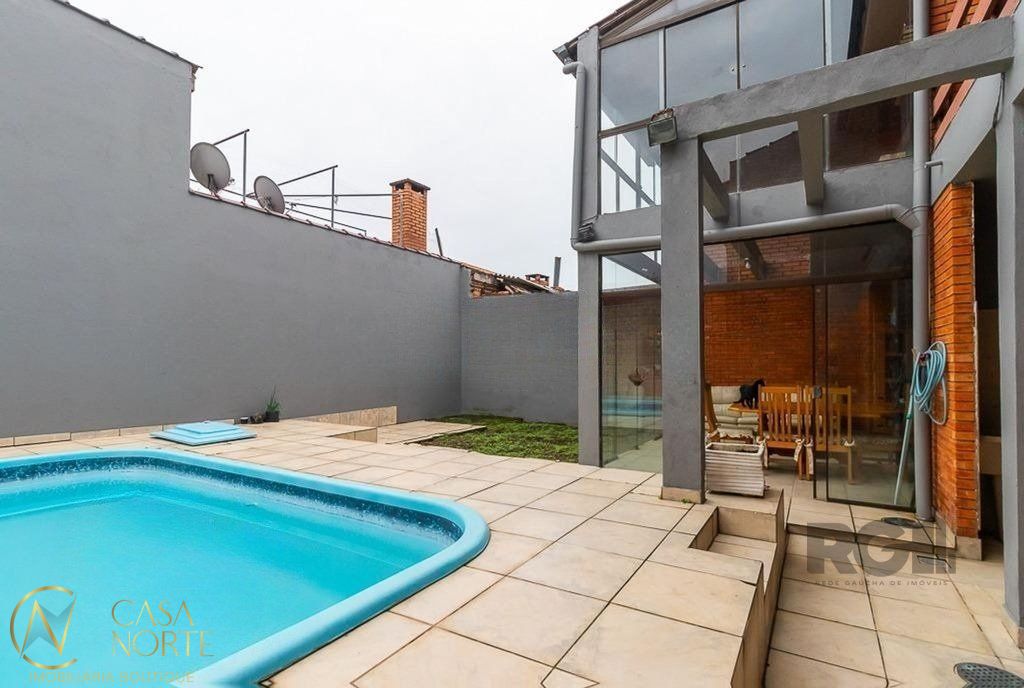 Casa à venda com 5 quartos, 245m², 1 suíte, 4 vagas, Travessa Von Salisch no bairro Sarandi em Porto Alegre