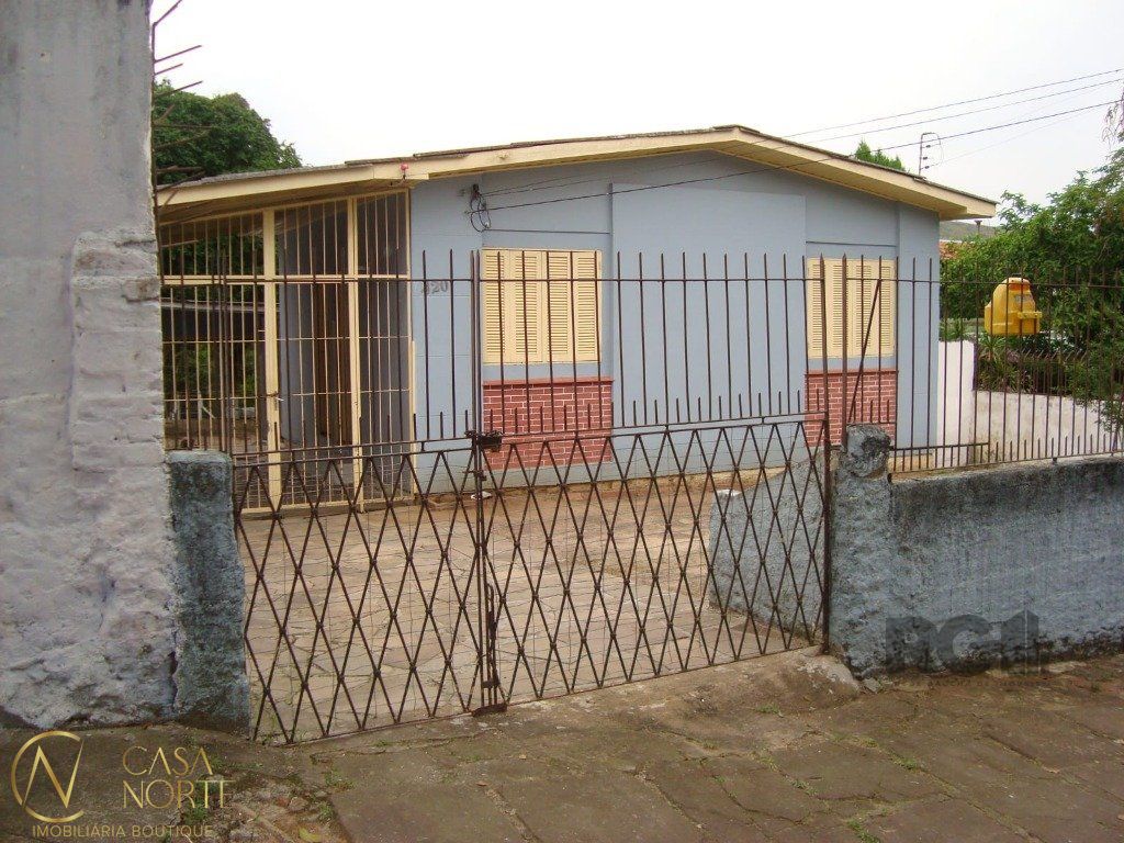 Casa à venda com 2 quartos, 1234m², 5 vagas, Rua Dário Totta no bairro Teresópolis em Porto Alegre