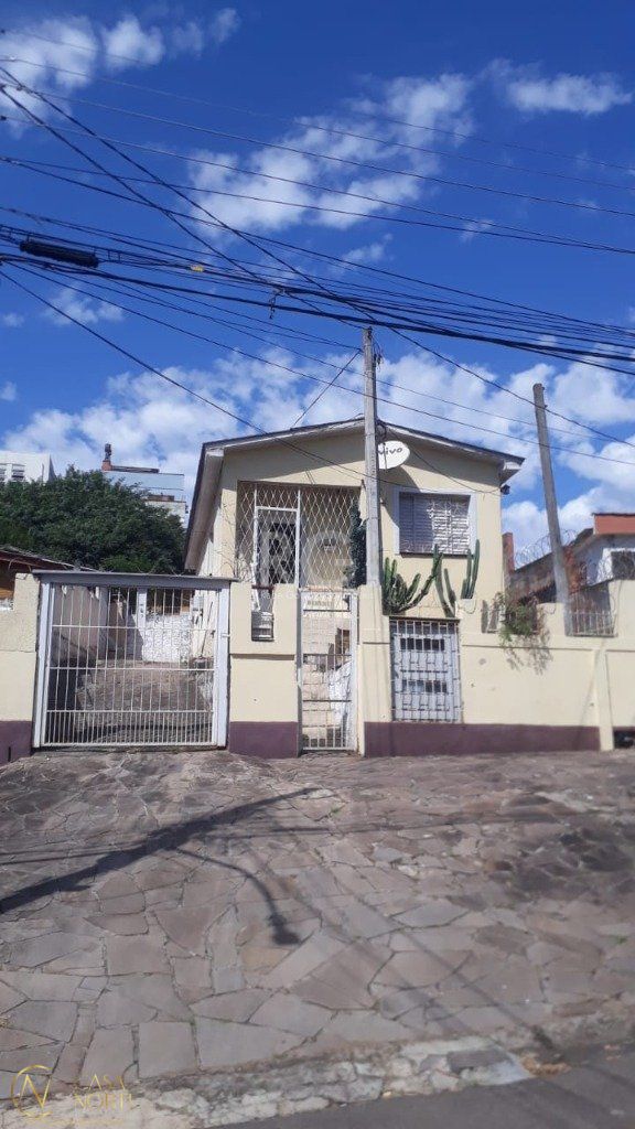 Terreno à venda  com 377m², Rua Cangussu no bairro Nonoai em Porto Alegre