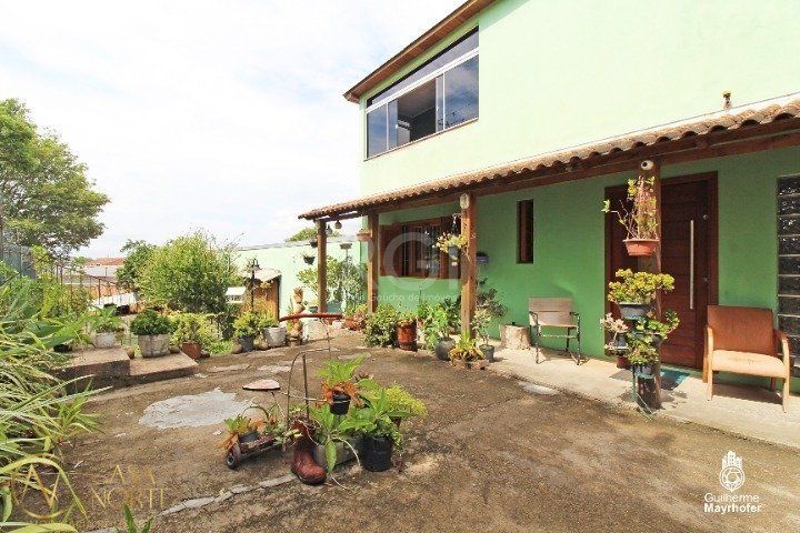 Casa à venda com 2 quartos, 220m², 2 suítes, 3 vagas, Avenida Cinco de Novembro no bairro Teresópolis em Porto Alegre