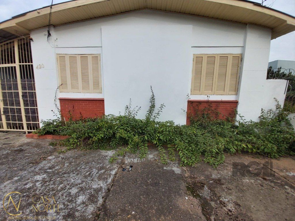 Casa à venda com 2 quartos, 1234m², 5 vagas, Rua Dário Totta no bairro Teresópolis em Porto Alegre