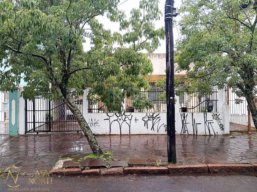 Casa à venda com 4 quartos, 160m², 2 vagas, Rua Alberto Silva no bairro Vila Ipiranga em Porto Alegre