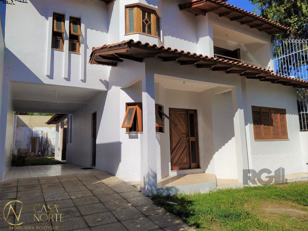 Casa à venda com 3 quartos, 234m², 1 suíte, 6 vagas, Avenida Pereira Pinto no bairro Jardim São Pedro em Porto Alegre