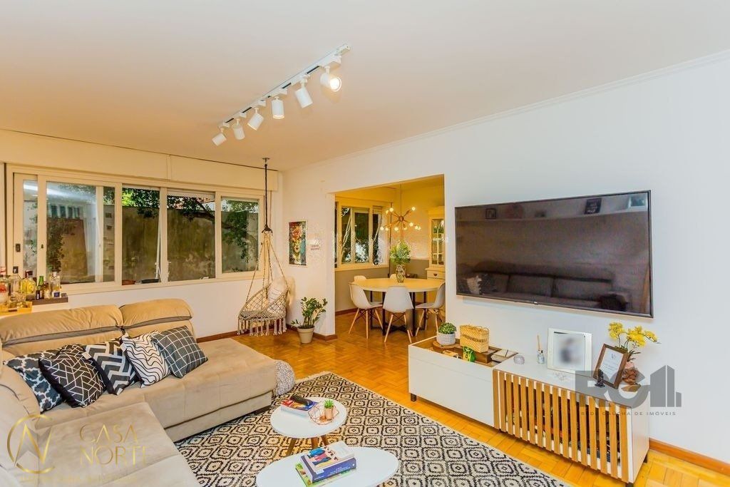 Apartamento à venda com 3 quartos, 131m², 1 suíte, 1 vaga, Rua Marquês do Pombal no bairro Moinhos de Vento em Porto Alegre