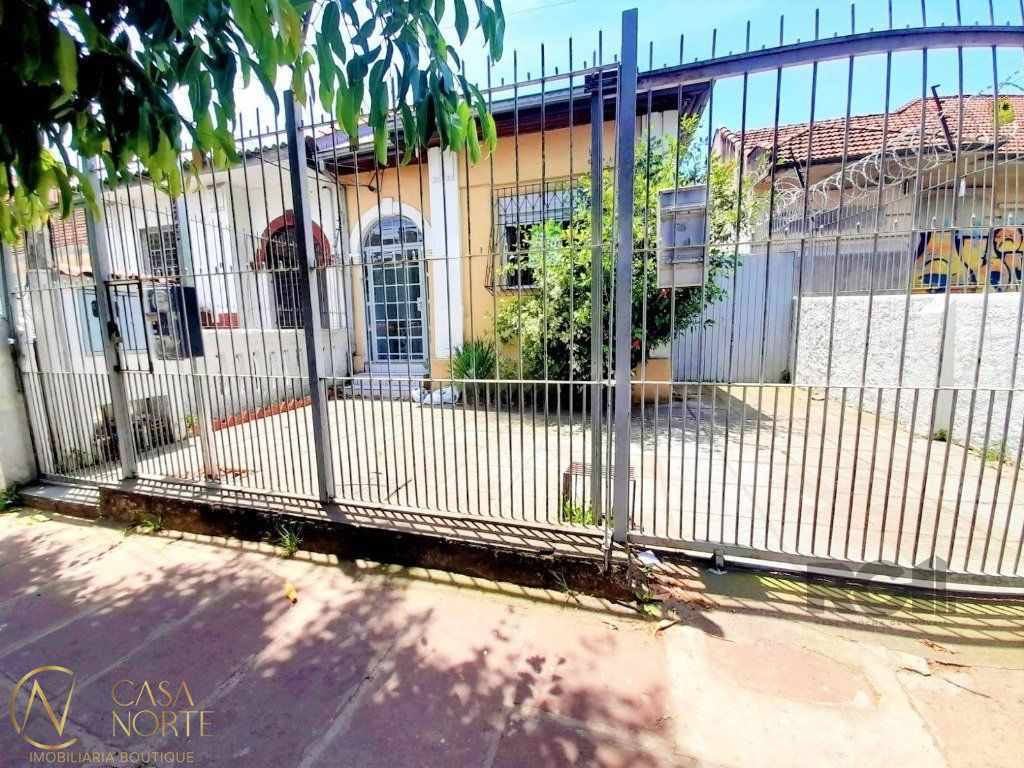 Casa à venda com 3 quartos, 117m², 2 vagas, Avenida Niteroi no bairro Medianeira em Porto Alegre