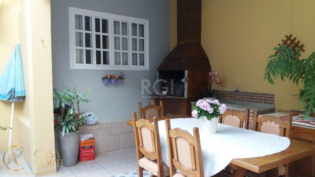 Casa à venda com 4 quartos, 289m², 1 suíte, 4 vagas, Rua Vinte e um de Agosto no bairro Cavalhada em Porto Alegre