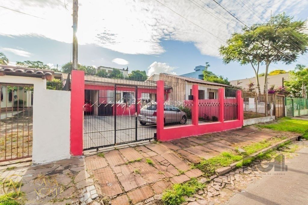 Casa à venda com 2 quartos, 91m², 4 vagas, Rua Edmundo Arthur Lamb no bairro Rubem Berta em Porto Alegre
