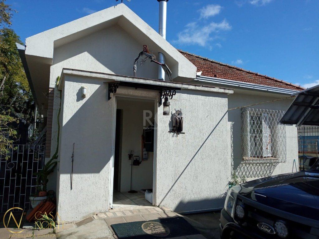 Casa à venda com 3 quartos, 384m², 1 suíte, 3 vagas, Avenida Clemenciano Barnasque no bairro Teresópolis em Porto Alegre