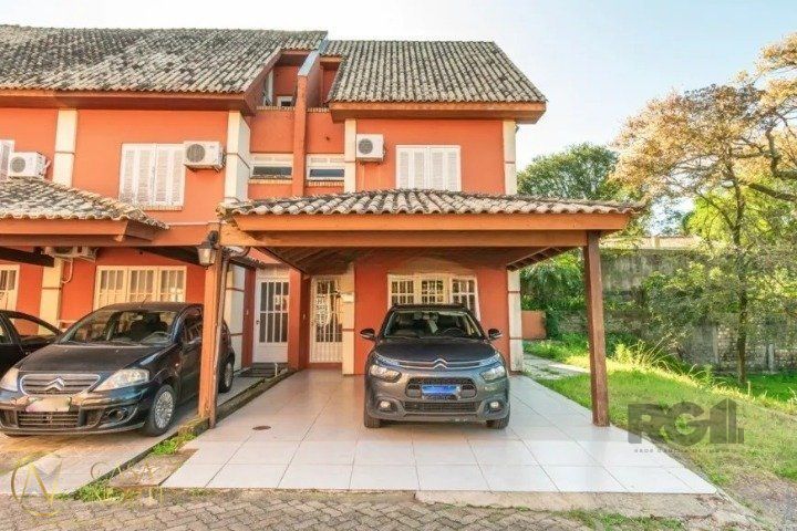 Casa de Condomínio à venda com 4 quartos, 149m², 1 suíte, 2 vagas, Rua Sepe Tiaraju no bairro Medianeira em Porto Alegre