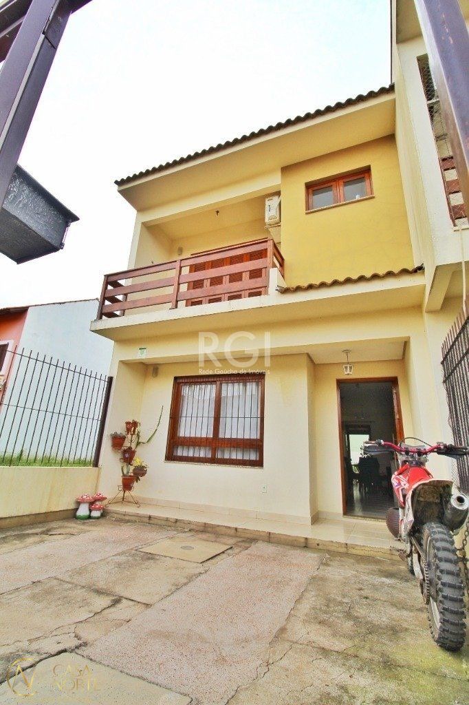 Casa à venda com 3 quartos, 105m², 1 suíte, 2 vagas, Rua Doutor Hermes Pacheco no bairro Aberta dos Morros em Porto Alegre