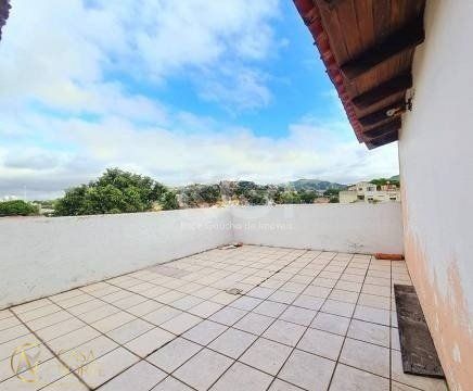 Casa à venda com 3 quartos, 388m², 3 vagas, Rua Marista no bairro Vila João Pessoa em Porto Alegre