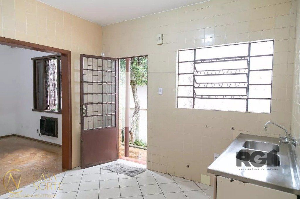 Casa à venda com 3 quartos, 195m², 2 vagas, Avenida Sergipe no bairro Glória em Porto Alegre