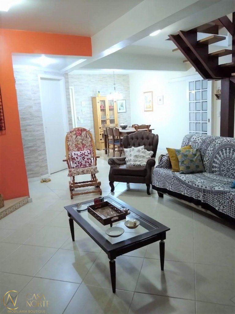 Casa à venda com 3 quartos, 264m², 1 suíte, 3 vagas, Rua Ventos do Sul no bairro Vila Nova em Porto Alegre