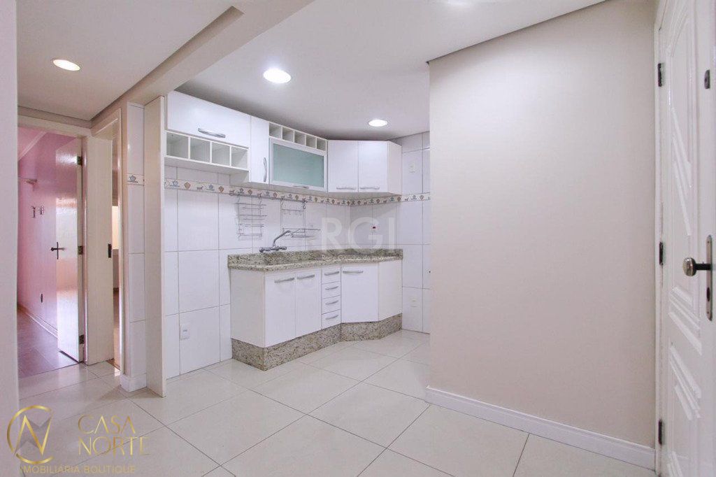 Casa à venda com 2 quartos, 198m², 1 suíte, 2 vagas, Rua Felizardo de Farias no bairro Medianeira em Porto Alegre